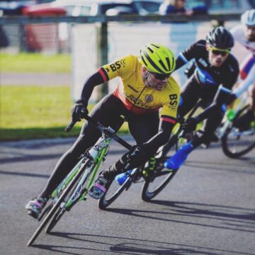 Men racing